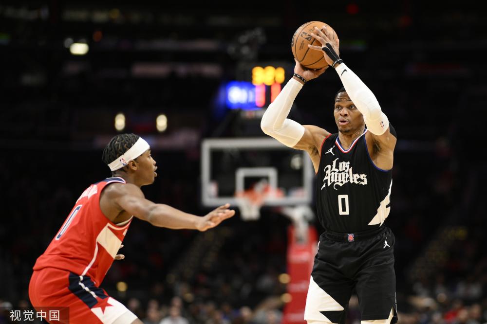 动作略为僵 动作略为僵